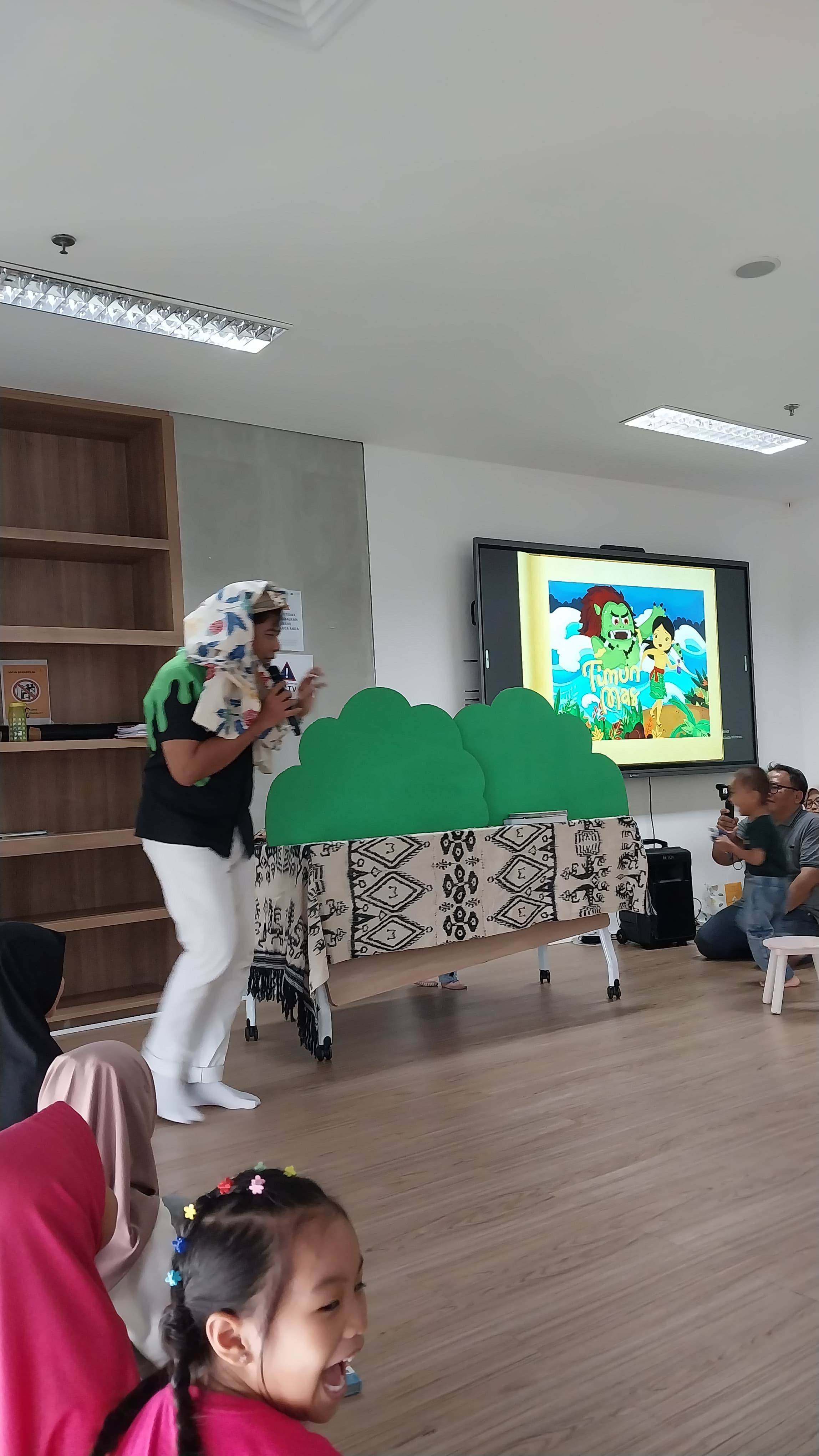 Dongeng Dan Kelas Bercerita Bersama Paman Gery